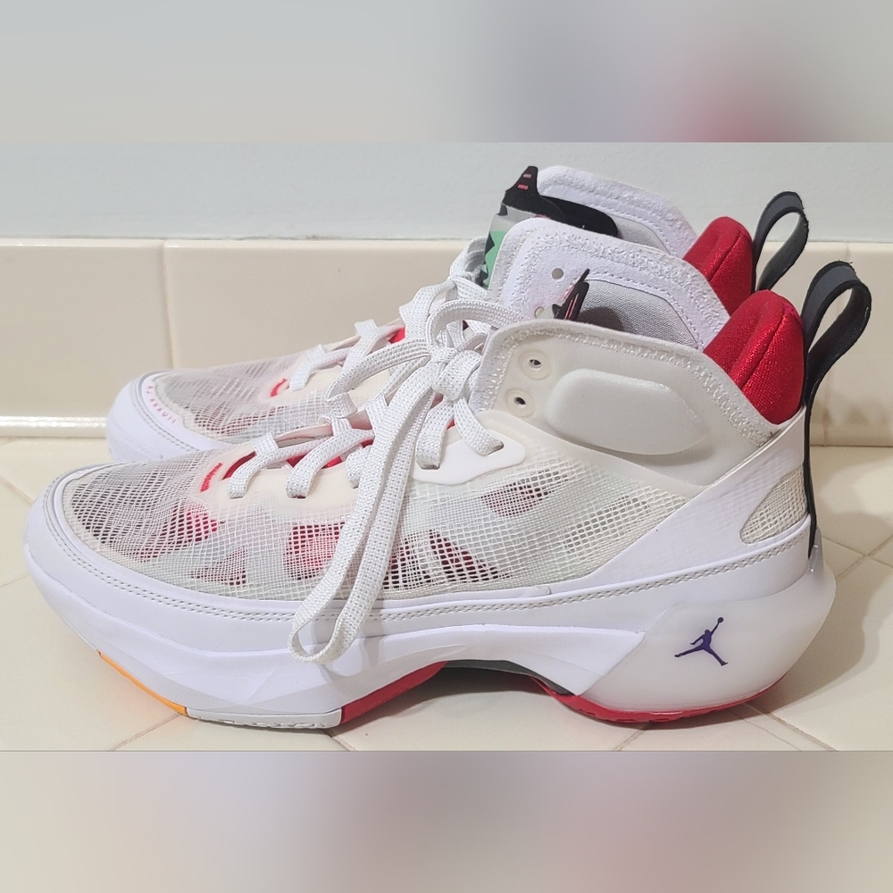 Air Jordan 37 Hare (GS) Kid's Size 7Y